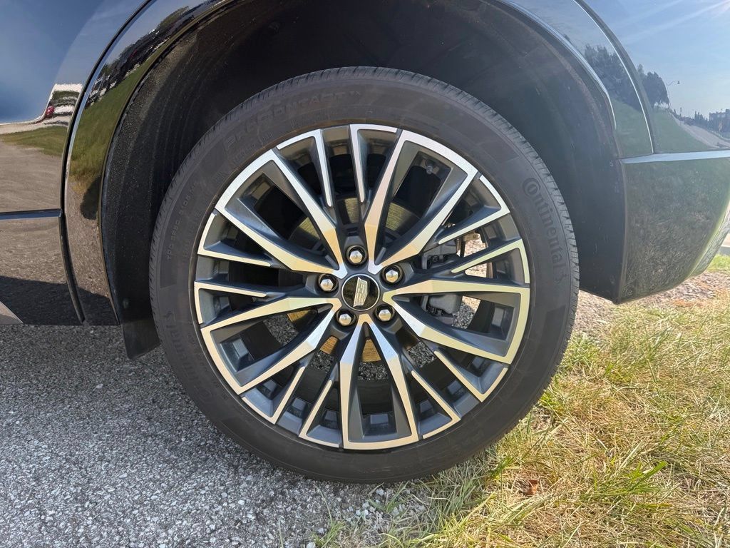 Certified 2024 Cadillac XT4 Sport AWD/4WD image 16
