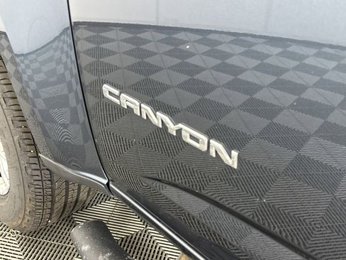 Used 2019 GMC Canyon SLE w/ Driver Alert Package image 18