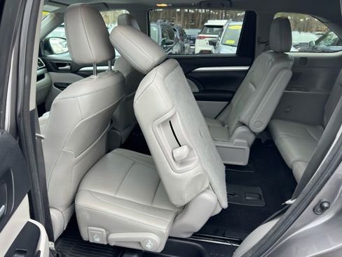 Used 2018 Toyota Highlander XLE image 22