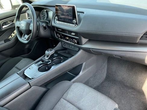 Used 2025 Nissan Rogue SV FWD image 21