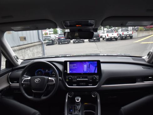 Used 2024 Toyota Grand Highlander AWD image 26