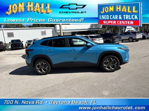 Used 2025 Chevrolet Trax LT w/ Driver Confidence Package FWD image 11