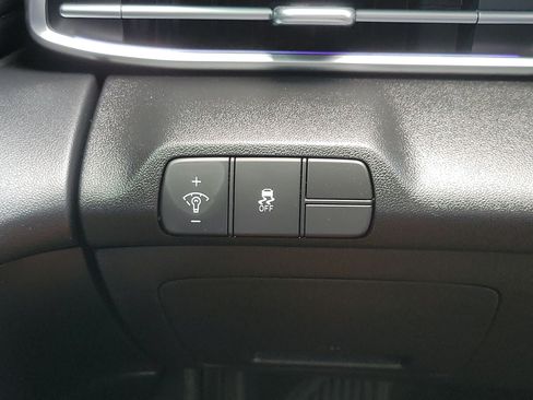 Used 2025 Hyundai Elantra SEL FWD image 24