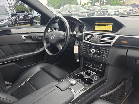 Used 2010 Mercedes-Benz E 350 4MATIC Sedan image 10