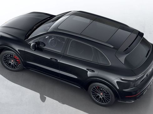 Certified 2023 Porsche Cayenne GTS image 2