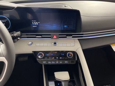 New 2025 Hyundai Elantra Limited image 16