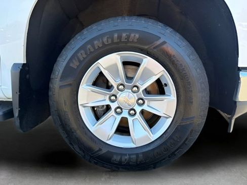 Used 2021 Chevrolet Silverado 1500 LT AWD/4WD image 31