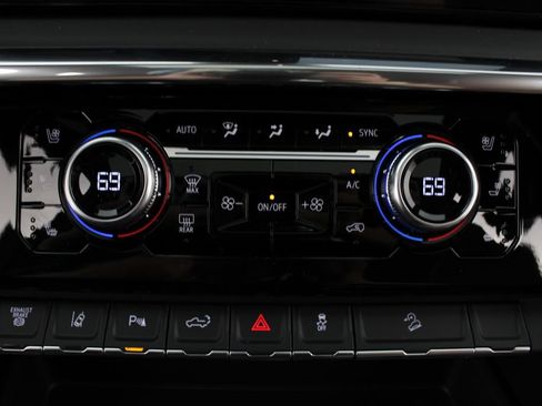New 2026 GMC Sierra 3500 Denali Ultimate AWD/4WD image 8