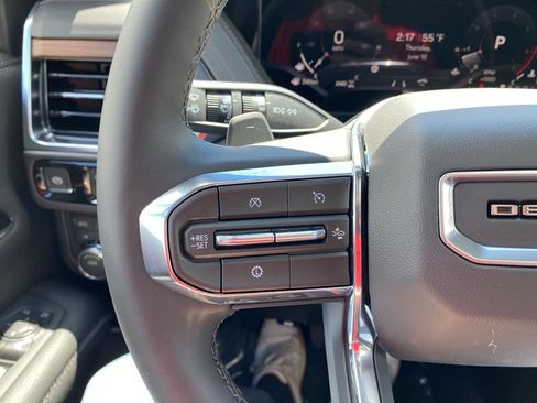 Used 2026 GMC Yukon Denali w/ Sun & Power Step Package AWD/4WD image 19