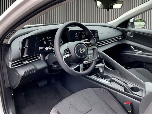 New 2026 Hyundai Elantra SE FWD image 7