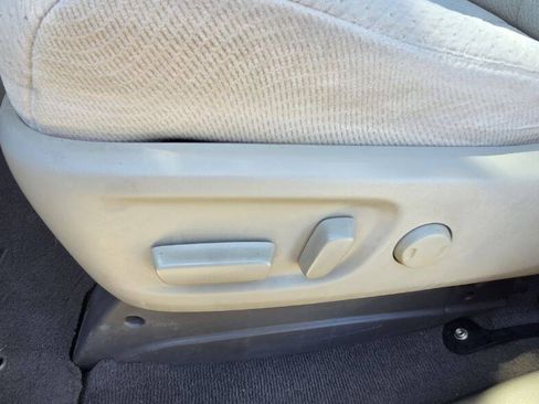 Used 2011 Toyota Sienna LE FWD image 12