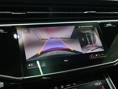 Used 2022 Audi Q8 Premium image 22