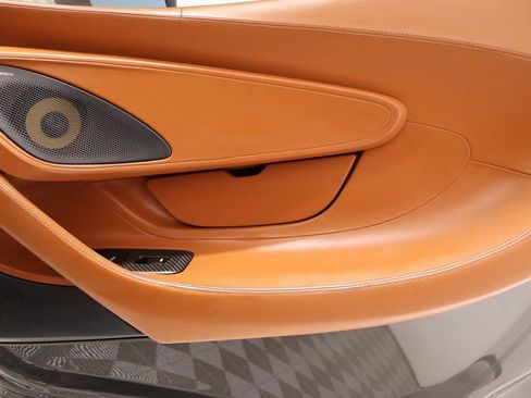 Used 2017 McLaren 570S RWD image 19