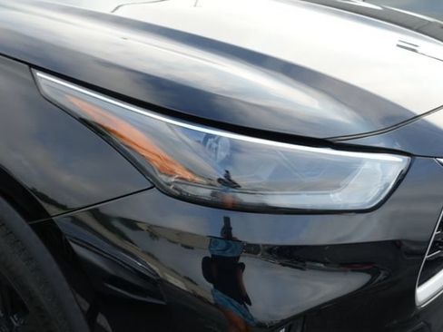 Used 2023 Toyota Highlander XLE FWD image 10