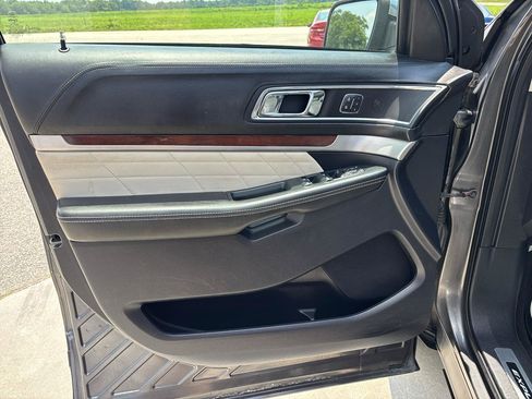 Used 2018 Ford Explorer Platinum AWD/4WD image 18