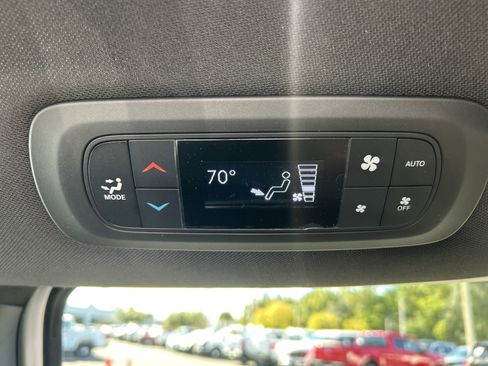 New 2026 Chrysler Pacifica Select image 31