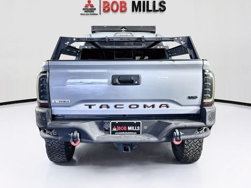 Used 2018 Toyota Tacoma TRD Off-Road AWD/4WD image 6