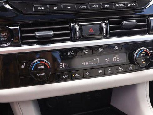 Used 2025 Nissan Pathfinder SL w/ SL Premium Package FWD image 20