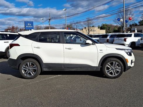 Used 2023 Kia Seltos LX image 8