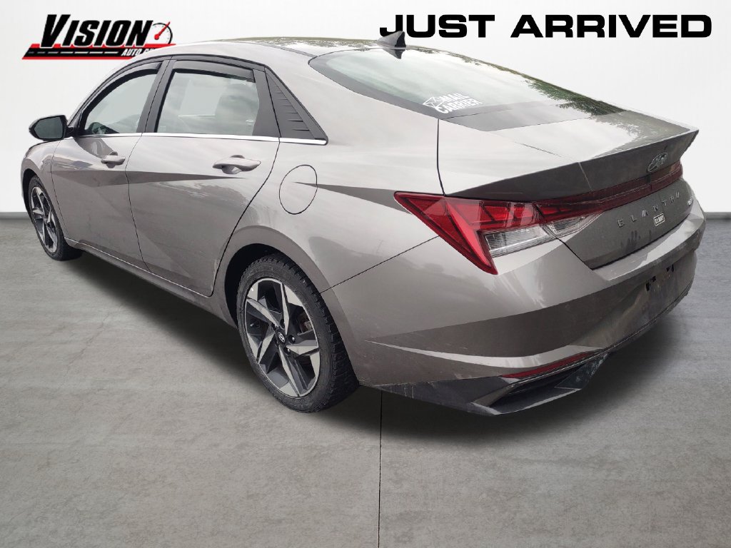 Used 2023 Hyundai Elantra Limited w/ Cargo Package FWD image 3