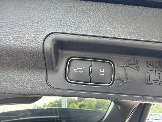 Used 2023 Ford Explorer XLT AWD/4WD image 28