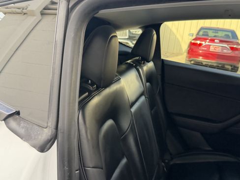 Used 2021 Tesla Model Y Long Range AWD/4WD image 27