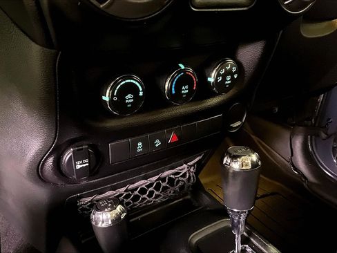 Used 2017 Jeep Wrangler Sport AWD/4WD image 14