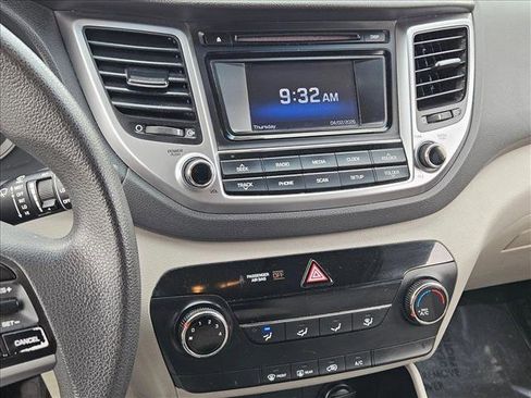 Used 2018 Hyundai Tucson SE FWD image 14