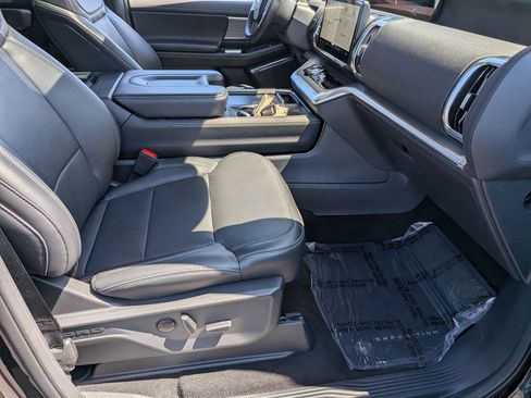 Used 2025 Ford Expedition Platinum AWD/4WD image 39