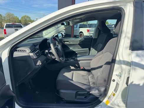 Used 2025 Toyota Camry LE image 19