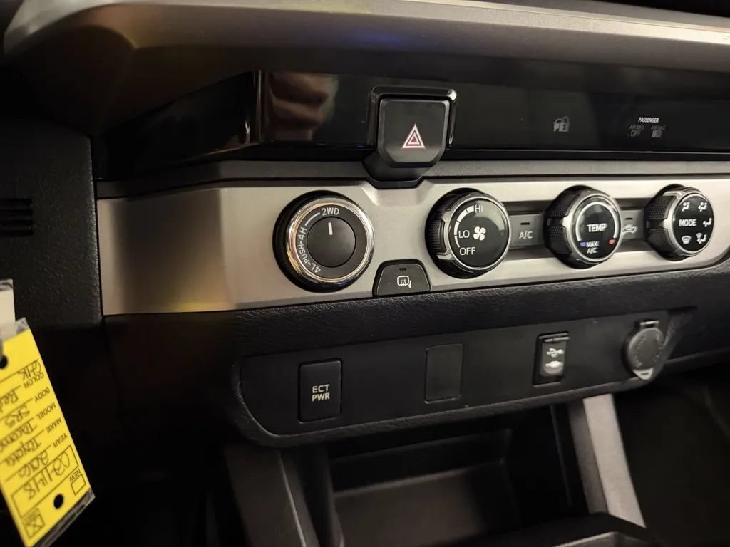 Used 2016 Toyota Tacoma SR5 w/ SR5 Appearance Package (SN) AWD/4WD image 23