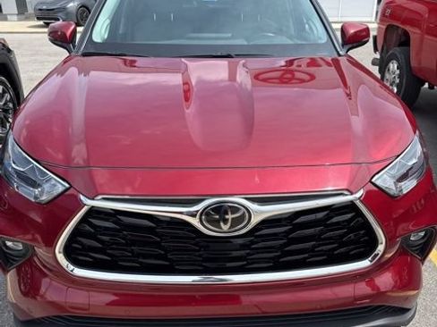 Used 2020 Toyota Highlander Limited AWD/4WD image 2