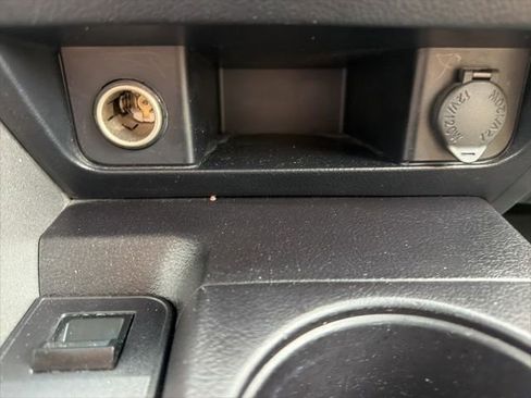 Used 2016 Toyota Sequoia Platinum image 30