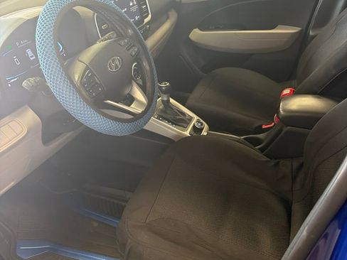Used 2024 Hyundai Venue SEL FWD image 1