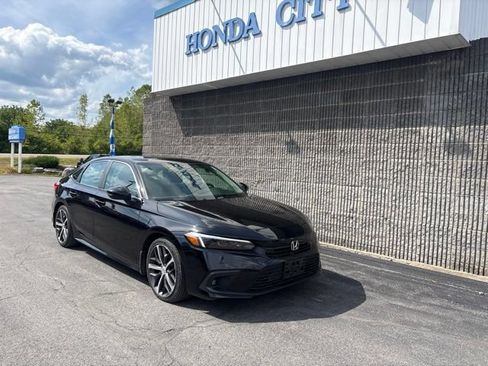Used 2023 Honda Civic Touring image 2