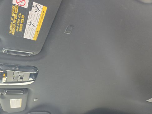 Used 2024 Toyota Venza XLE image 19