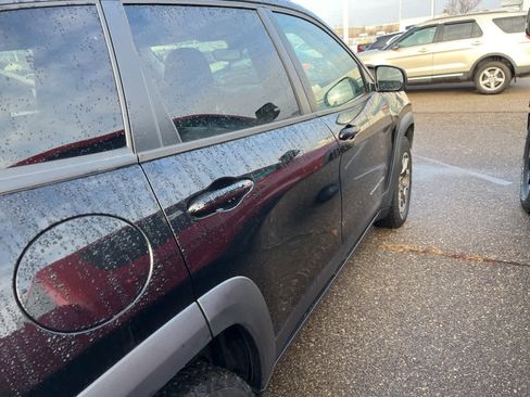 Used 2020 Jeep Cherokee Trailhawk w/ Cold Weather Group image 18