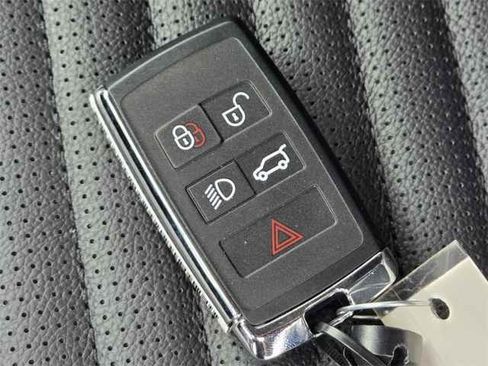 Used 2025 Land Rover Discovery Sport S image 41