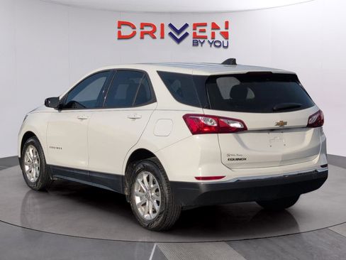 Used 2018 Chevrolet Equinox LS image 3
