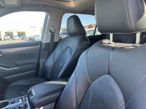 Used 2022 Toyota Highlander Limited image 13