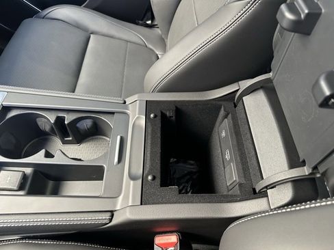 New 2026 Jaguar F-PACE R-Dynamic S image 34