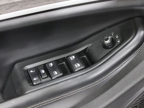 Used 2024 Jeep Grand Cherokee L Limited w/ Black Appearance Package image 7