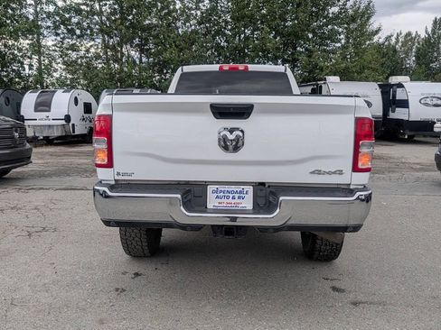 Used 2022 RAM 2500 Tradesman w/ Chrome Appearance Group AWD/4WD image 4