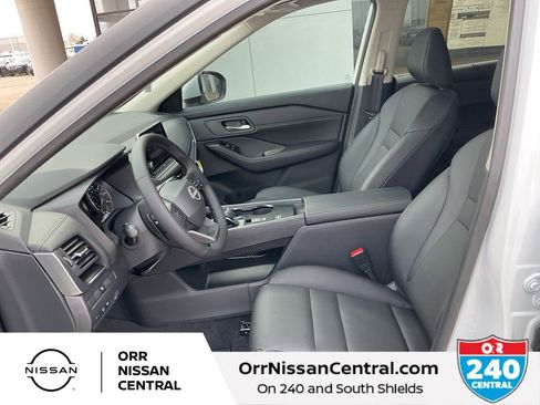 New 2026 Nissan Rogue SV w/ SV Premium Package FWD image 17