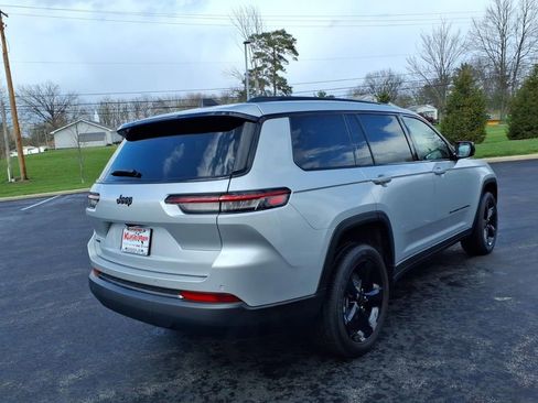 Used 2024 Jeep Grand Cherokee L Altitude AWD/4WD image 5