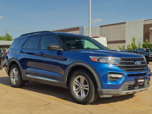 Used 2020 Ford Explorer XLT w/ Equipment Group 202A RWD image 4