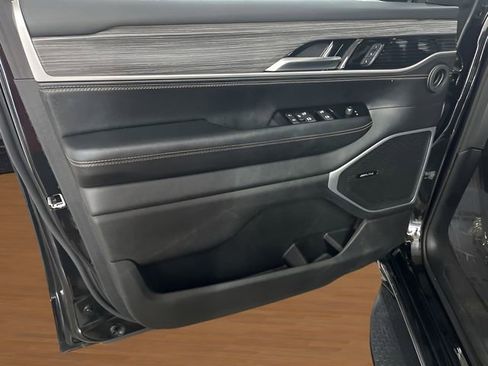 Used 2024 Jeep Wagoneer Series II w/ Flexible Seating Group image 24