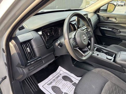 Used 2022 Nissan Pathfinder S image 16