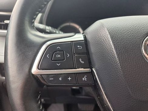 Used 2021 Toyota Highlander LE FWD image 27