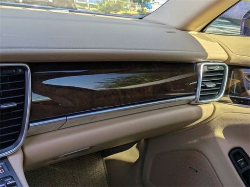 Used 2015 Porsche Panamera 4 image 18
